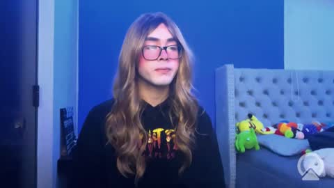 Snapshot of sallyyy22211 chatting on September 20, 9:21 am sallyyy22211 online show from September 20, 9:21 am