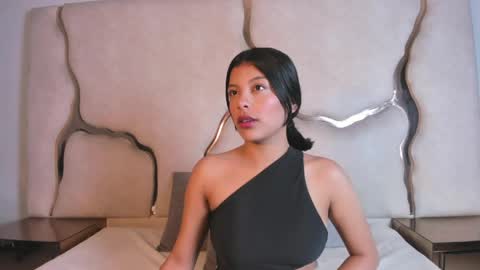 Snapshot of salmaportman_ chatting on May 5, 12:18 am salmaportman_ online show from May 5, 12:18 am