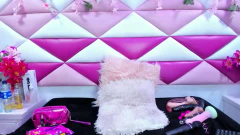 salmasanto online show from December 18, 2:39 am