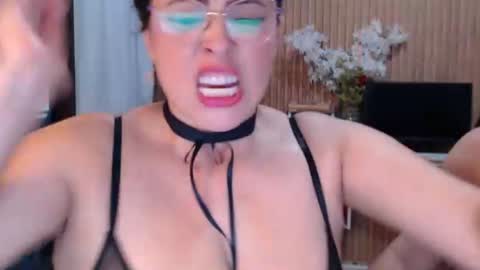 Snapshot of salome_010 chatting on June 11, 12:32 am Salome online show from June 11, 12:32 am