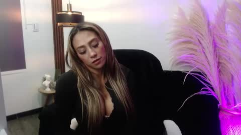 Snapshot of salome_drasin chatting on September 25, 4:38 am salome_drasin online show from September 25, 4:38 am