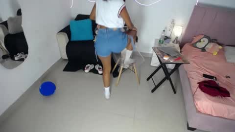 Snapshot of salome_horny3 chatting on July 19, 2:21 pm salome_horny3 online show from July 19, 2:21 pm