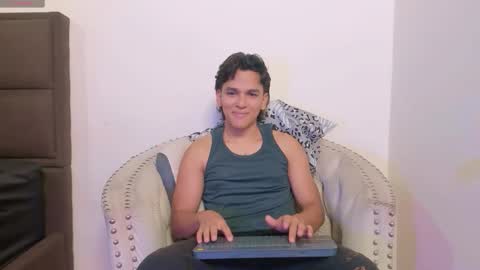 salomonmendoza online show from October 27, 5:33 am