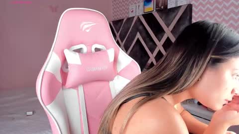 Snapshot of saloome_miller chatting on December 3, 2:36 am Salome online show from December 3, 2:36 am