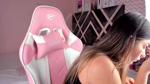 Snapshot of saloome_miller chatting on December 10, 1:22 am Salome online show from December 10, 1:22 am