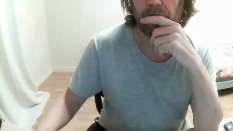 Snapshot of saltimbanquier chatting on January 17, 2:50 pm Saltimbanquier Salt ou Banquier online show from January 17, 2:50 pm