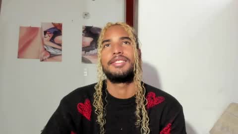 Snapshot of salvatore_amator chatting on May 30, 2:58 pm salvatore_amator online show from May 30, 2:58 pm