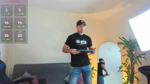 Snapshot of salvatore_costa chatting on October 19, 10:43 pm Salvatore online show from October 19, 10:43 pm