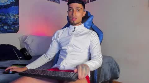 Snapshot of salvatore_dereck chatting on March 6, 1:24 am online show from March 6, 1:24 am