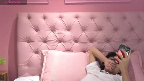 Snapshot of salvatore_monterey chatting on February 2, 1:02 am salvatore online show from February 2, 1:02 am