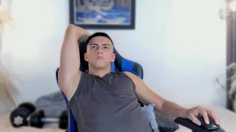 Snapshot of salvatore_romanoo chatting on February 23, 1:24 am Salvatore online show from February 23, 1:24 am