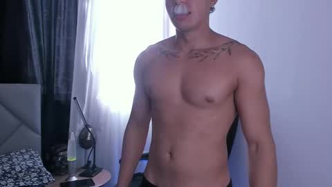 Snapshot of sam_dosantos chatting on February 13, 8:03 pm llll sammu llll online show from February 13, 8:03 pm