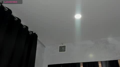 sam_naughty18 online show from April 9, 2:22 am