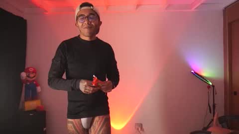 SAMUEL THOMPSON online show from April 26, 4:10 am