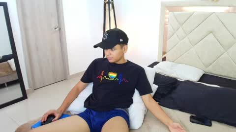 sam_tnt9 online show from April 29, 6:58 pm