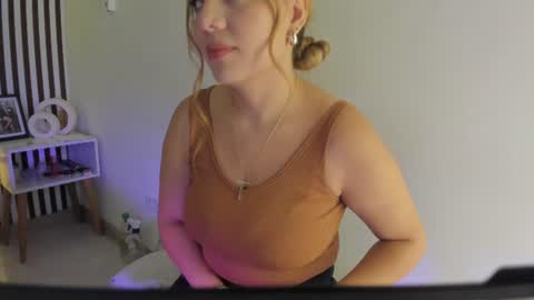 Snapshot of samaantha_white_ chatting on July 15, 11:37 am Samaantha online show from July 15, 11:37 am