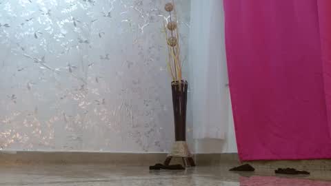 Snapshot of samanta_brownn_ chatting on February 9, 2:40 pm samanta online show from February 9, 2:40 pm