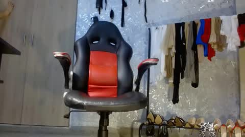 samanta online show from December 5, 11:30 am