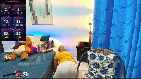 Samanta Stone online show from December 9, 11:45 pm