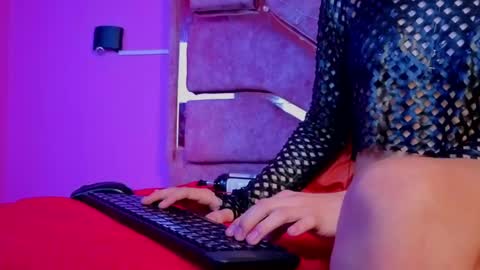 Snapshot of samantaa_liov chatting on April 30, 8:57 pm samantaa_liov online show from April 30, 8:57 pm