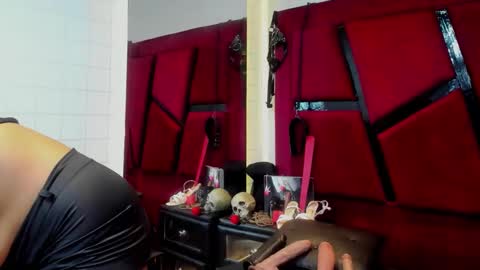 Snapshot of samantablake chatting on December 17, 7:20 pm Samanta online show from December 17, 7:20 pm