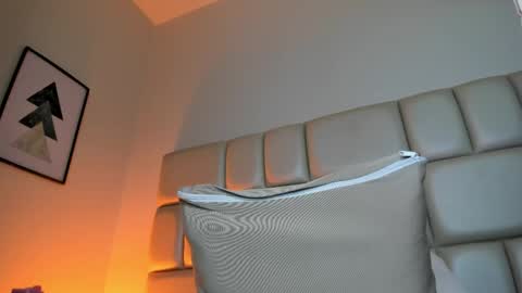 SAMANTA  online show from April 12, 3:33 am