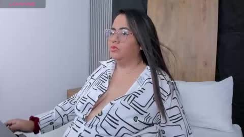 Snapshot of samantha29x_ chatting on October 9, 12:47 pm S A M M Y online show from October 9, 12:47 pm