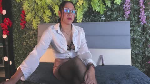 Snapshot of samantha__cooper__ chatting on January 15, 11:32 am Samantha  online show from January 15, 11:32 am