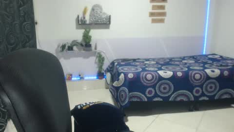 Snapshot of samantha__morris chatting on December 5, 12:08 am sammy online show from December 5, 12:08 am