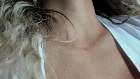 Snapshot of samantha__smile__ chatting on January 6, 1:20 am Samanthasmile online show from January 6, 1:20 am