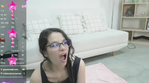 Snapshot of samantha_blow chatting on May 23, 5:01 am samantha_blow online show from May 23, 5:01 am