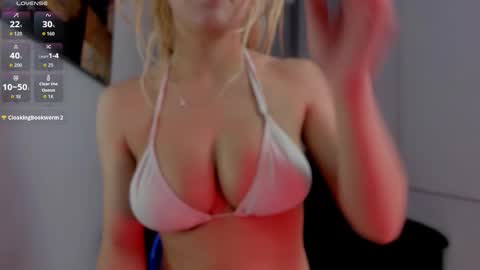Snapshot of samantha_c6 chatting on October 23, 12:15 pm samantha online show from October 23, 12:15 pm