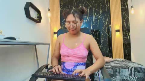    online show from March 5, 11:39 am