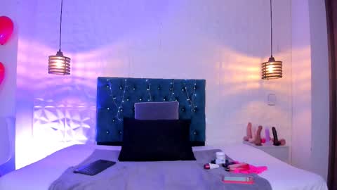 Snapshot of samantha_foxyy chatting on February 27, 11:43 am samantha_foxyy online show from February 27, 11:43 am