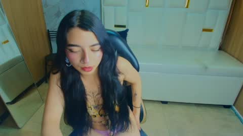 Snapshot of samantha_petite_tf chatting on April 23, 3:19 am Sami online show from April 23, 3:19 am