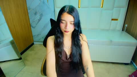 Snapshot of samantha_petite_tf chatting on April 28, 3:33 am Sami online show from April 28, 3:33 am