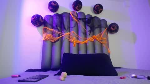 Snapshot of samantha_scottt chatting on October 18, 10:10 pm samantha_scottt online show from October 18, 10:10 pm