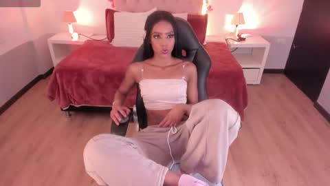 Snapshot of samantha_spike chatting on February 6, 7:39 pm Samantha online show from February 6, 7:39 pm