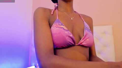 Snapshot of samanthaaross chatting on January 11, 12:50 pm online show from January 11, 12:50 pm