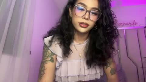 Snapshot of samanthabernardo_ chatting on July 13, 11:29 pm Samantha Bernardo online show from July 13, 11:29 pm