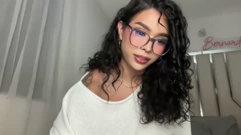 Snapshot of samanthabernardo_ chatting on July 23, 1:30 am Samantha Bernardo online show from July 23, 1:30 am
