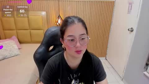   online show from February 18, 12:45 pm