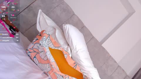 V A  N E S S A  online show from January 8, 2:14 am