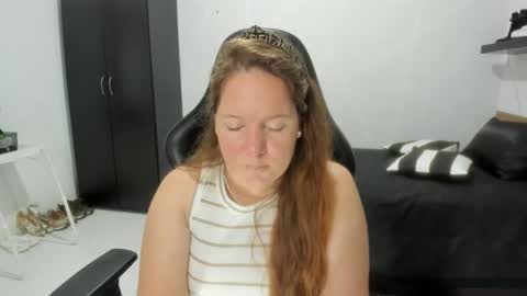 Snapshot of samanthaleon chatting on November 15, 10:15 pm Samantha samy online show from November 15, 10:15 pm