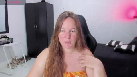 Snapshot of samanthaleon chatting on November 17, 1:44 am Samantha samy online show from November 17, 1:44 am