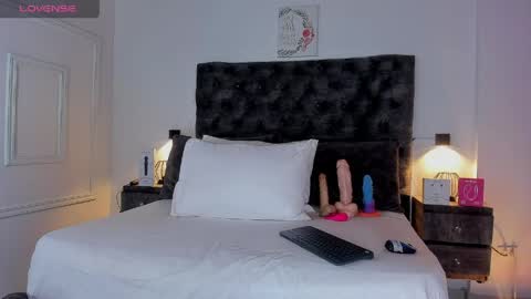 Snapshot of samara_warren77 chatting on April 20, 9:05 pm Samara Warren online show from April 20, 9:05 pm