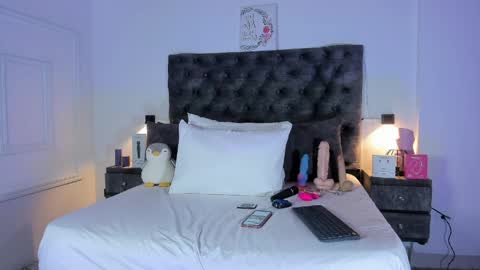 Snapshot of samara_warren77 chatting on April 27, 8:29 pm Samara Warren online show from April 27, 8:29 pm