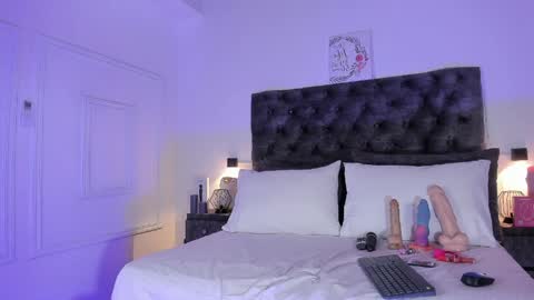 Snapshot of samara_warren77 chatting on April 28, 7:52 pm Samara Warren online show from April 28, 7:52 pm