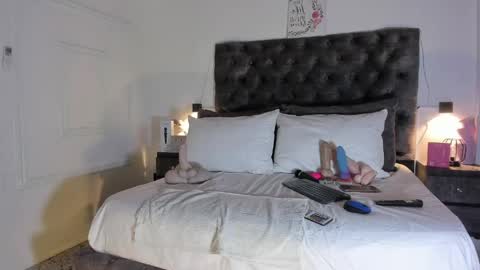 Snapshot of samara_warren77 chatting on April 30, 9:52 pm Samara Warren online show from April 30, 9:52 pm