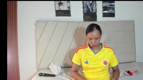 samaraa_smith1 online show from June 23, 12:14 pm